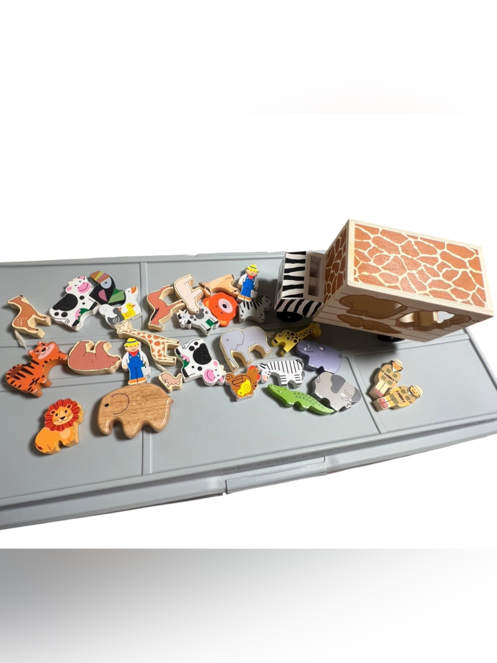 Melissa & Doug Wooden Safari Truck NWOT and assorted wooden animals added 25+pc